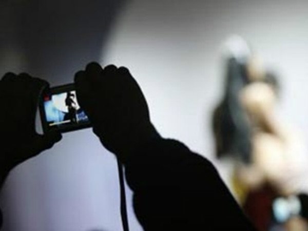 man-filming-woman man-filming-woman