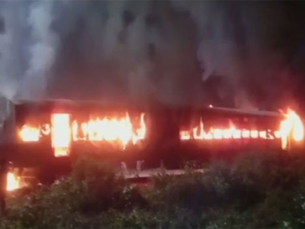 Amrapali Express' coach gutted in fire at Katihar Junction in Bihar Amrapali Express' coach gutted in fire at Katihar Junction in Bihar