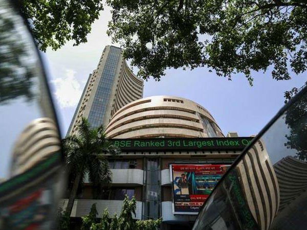Market Live - Sensex, Nifty trade lower, L&T shares rise 3% Market Live - Sensex, Nifty trade lower, L&T shares rise 3%