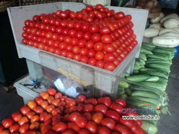 Tomato prices harden, hit Rs 80 per kg in Delhi Tomato prices harden, hit Rs 80 per kg in Delhi