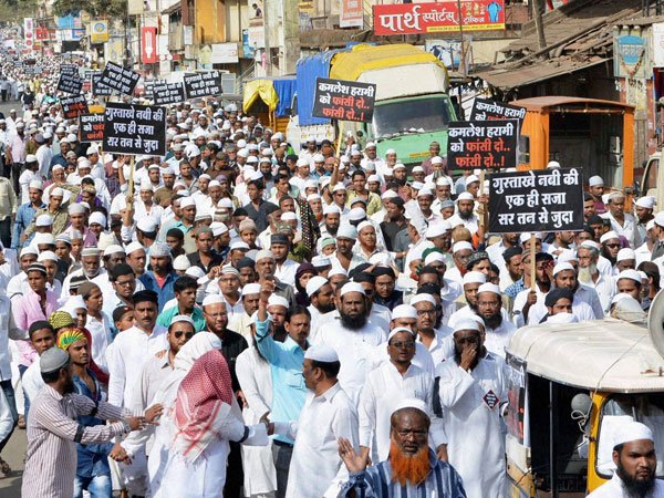 Red 'Cross Marks' in Few Muslim Societies Trigger Panic in Gujarat Red 'Cross Marks' in Few Muslim Societies Trigger Panic in Gujarat