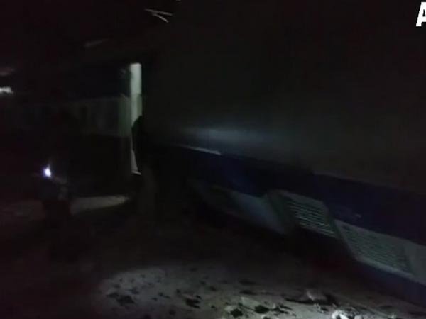 2 dead after Vasco da Gama Express derails in UP 2 dead after Vasco da Gama Express derails in UP
