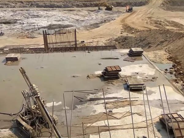 ఎంపిక చేసిన కాంట్రాక్టర్కు పనులు దక్కేలా వ్యూహం