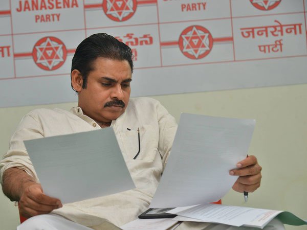 కార్యకర్తల అభిప్రాయాలను సేకరించి