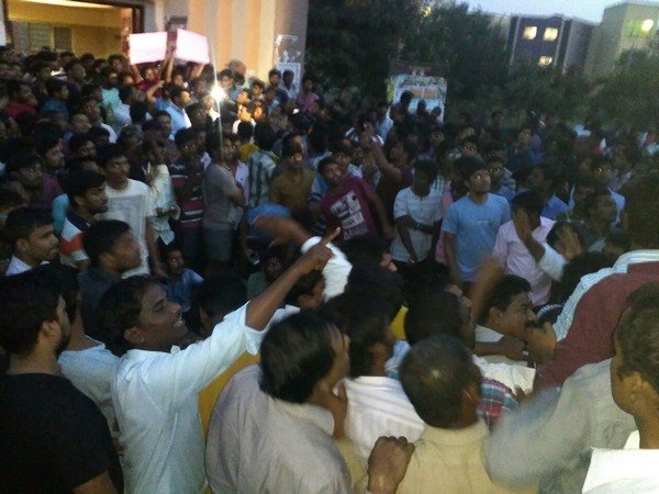 మురళి తెలివైన విద్యార్థే.