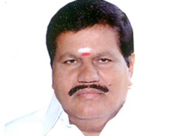 బుక్కులో లెక్కలు, మద్యం బాక్సులు