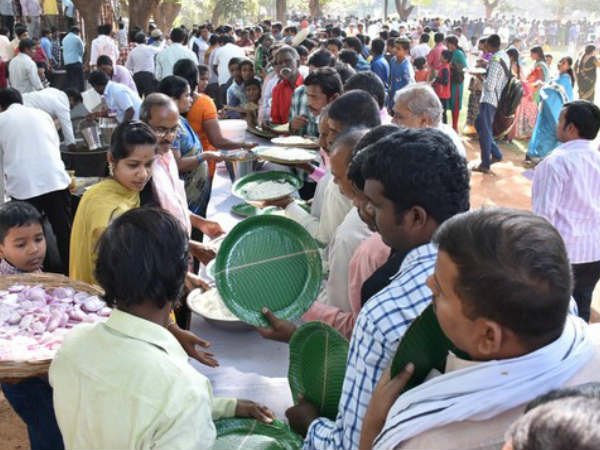 ఇలాంటి భోజనాలు చూశాం, గానీ...