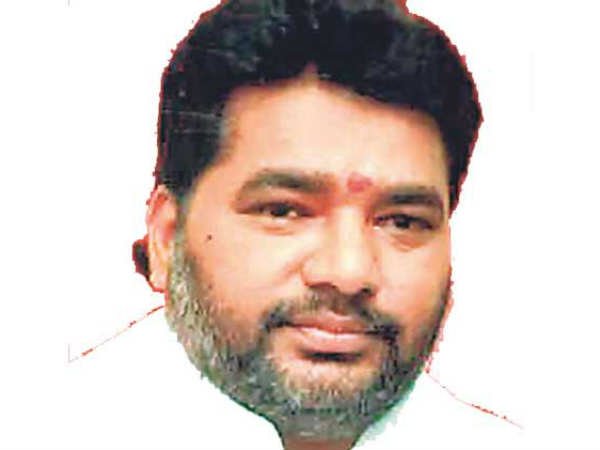 రాజులా నుంచి మంత్రి సోలంకి సోదరుడు