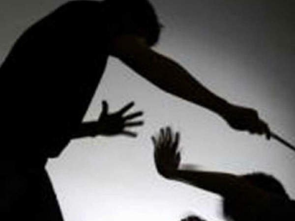 మధ్యలో జోక్యం, మందలించే ప్రయత్నం