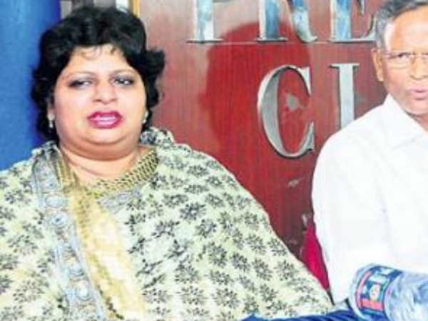 దేవుడి చేతిలో రాజకీయ భవిష్యత్తు
