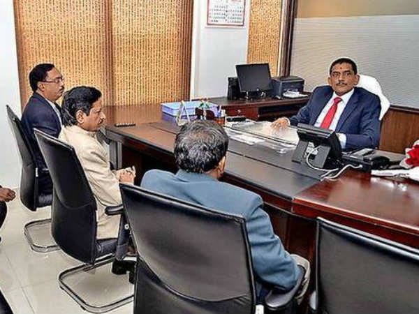రహస్య విభాగం ఉద్యోగే...