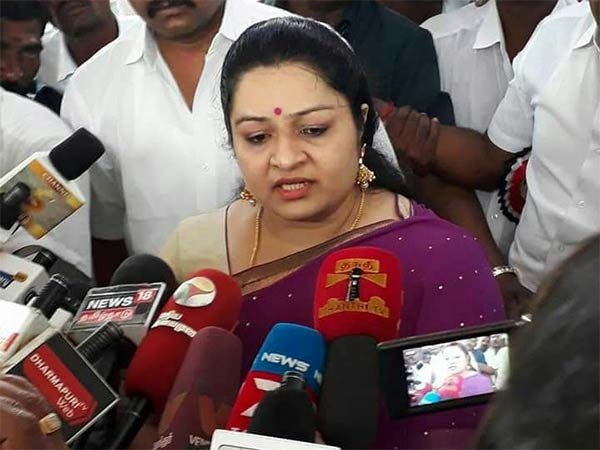 పోటీ వద్దని బెదిరించారు