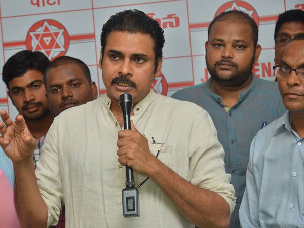 డిఫెన్స్లో పడేసిన పవన్ కళ్యాణ్