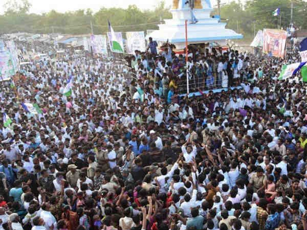 కొనసాగుతున్న పాదయాత్ర...