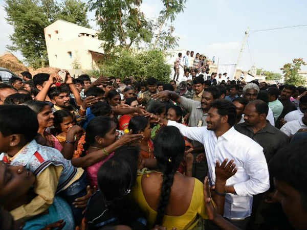 దశాబ్దాలుగా రాజకీయ వైరం...