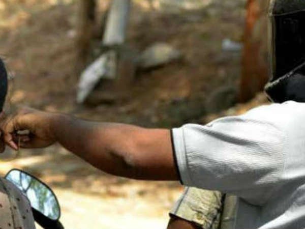 బంగారం.. మొబైల్ చోరీ: