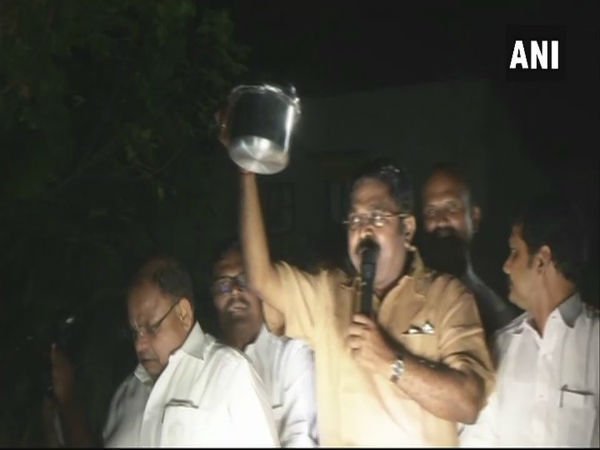 నెత్తిన పెట్టుకోమనండి !