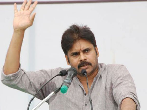 చుక్కలు చూపిన ఫ్యాన్స్, తల పట్టుకున్న పోలీసులు