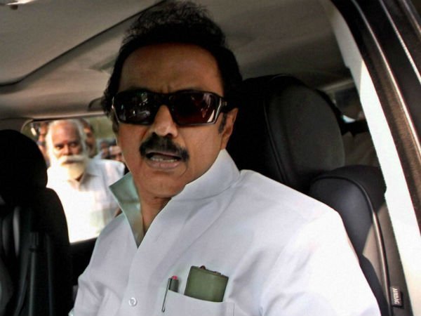మంత్రులే డబ్బులు పంచిపెట్టారు...