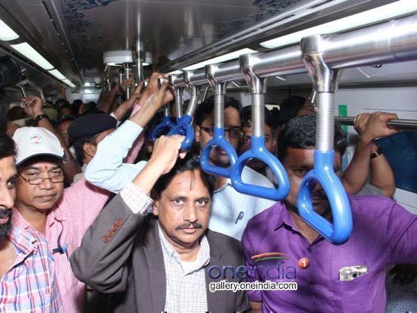 పాటలోనూ మెట్రో రైలే..
