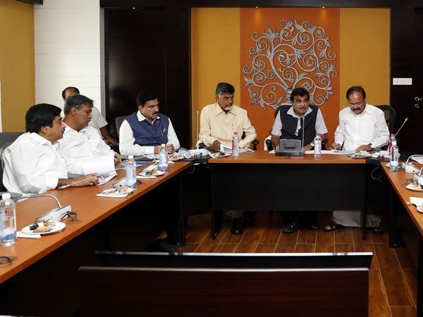 వాస్తవిక వైఖరితో కేంద్రం ఆచితూచి చర్యలు
