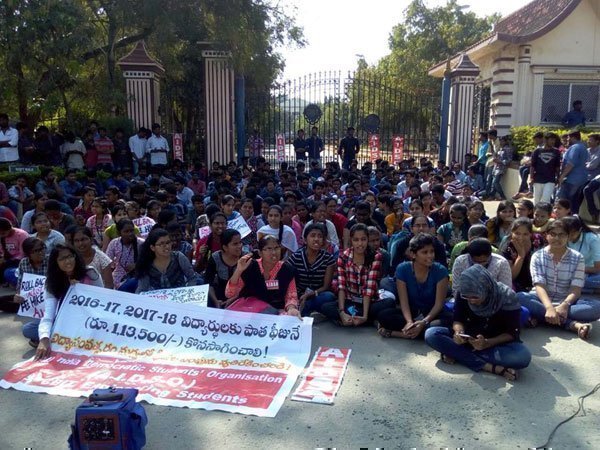కాలేజీని తప్పు పట్టిన కడియం:
