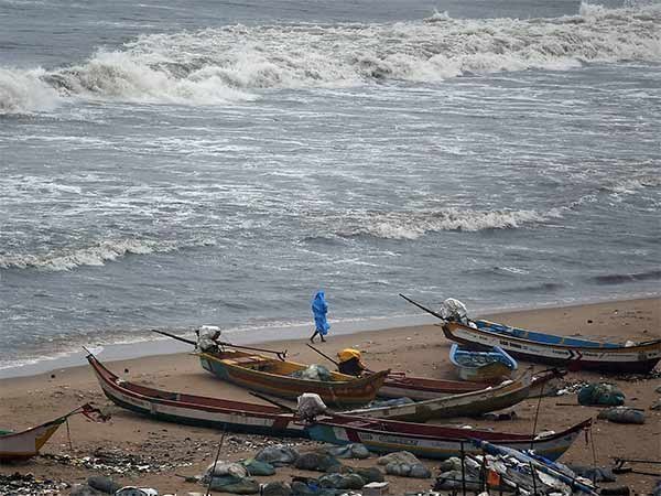 రాజ్ నాథ్ సింగ్, తంబిదురై !