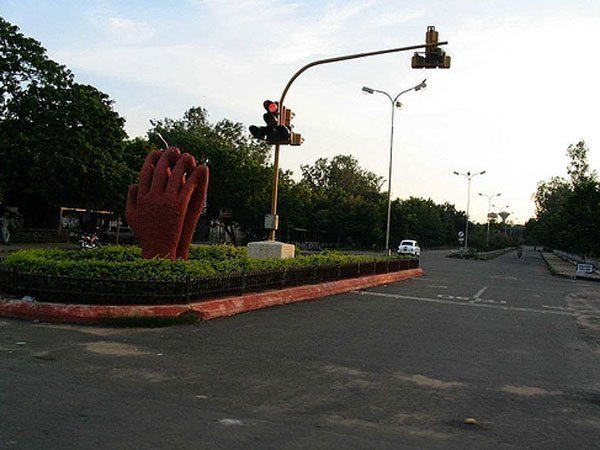 కారులో వెంబడించి: