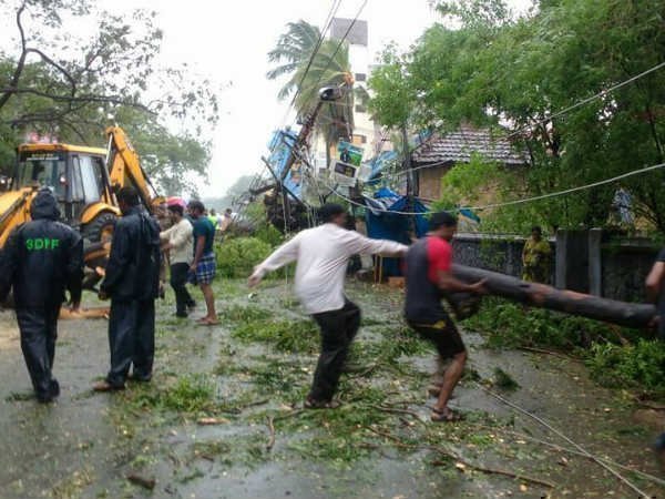 ఓఖీ తుపాను దెబ్బతో !