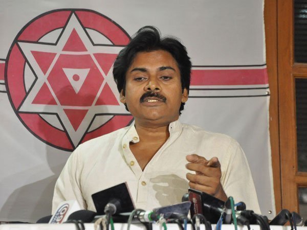 సోషల్ మీడియాపై పోలీసుల నిఘా