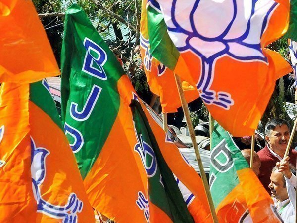 ఠాకూర్ల ప్రాబల్యం ఉన్నచోట్ల దూసుకెళ్తోన్న బీజేపీ