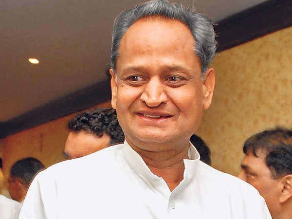 సోనియాకు అహ్మద్ పటేల్.. రాహుల్కి గెహ్లాట్