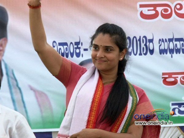 సోషల్ మీడియా అస్త్రంగా రమ్య