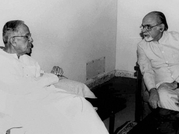 బెంగాల్లో లెఫ్ట్ఫ్ట్రంట్ను నడిపిన జ్యోతిబసు