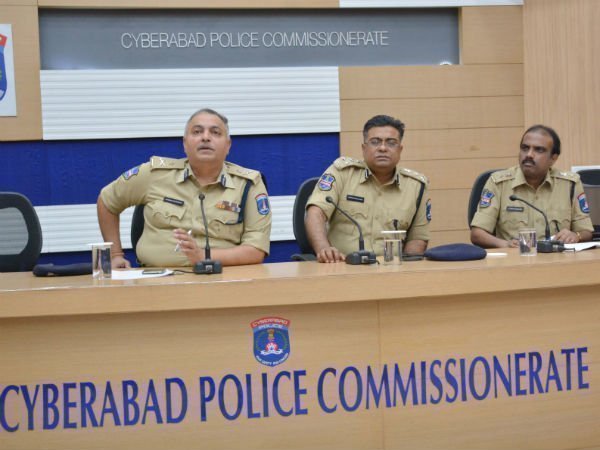 రిజిస్టర్లు తప్పనిసరిగా ఉంచాలి.