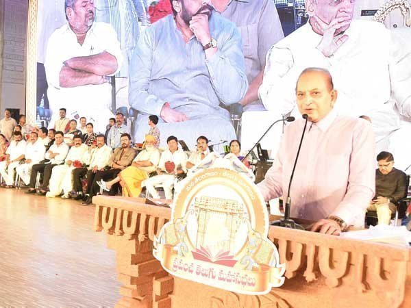తెలుగు వెలుగుతుంది: సూపర్స్టార్ కృష్ణ