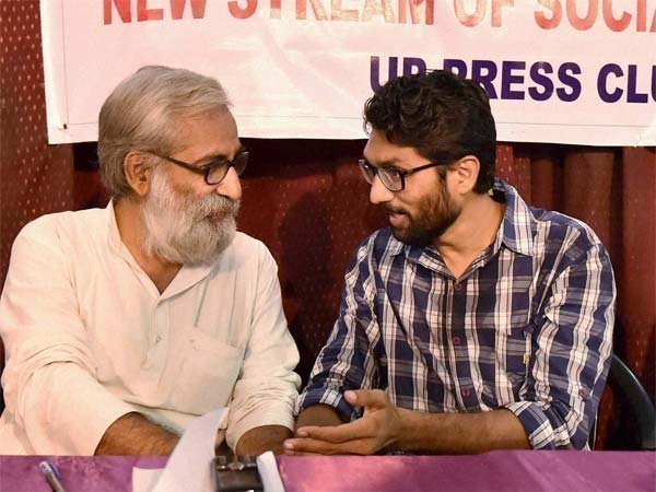 గుజరాత్ రాజకీయాల్లోకి జిగ్నేష్ ఇలా