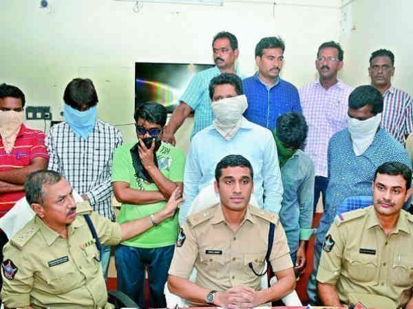 పోలీస్ శాఖకు మచ్చలు...