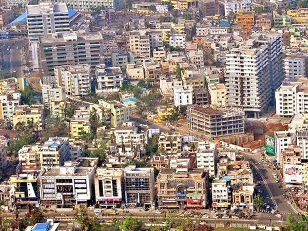 వివస్త్రను చేసింది