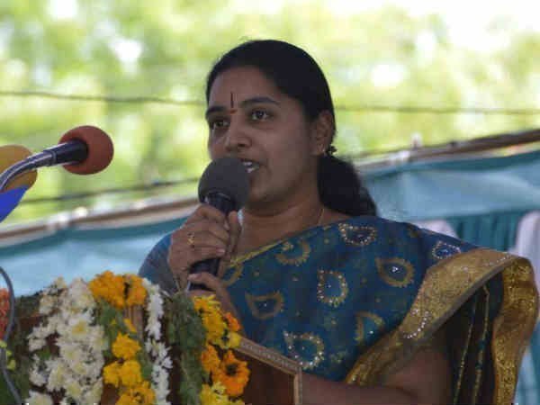 కన్నెత్తి కూడా చూడరు