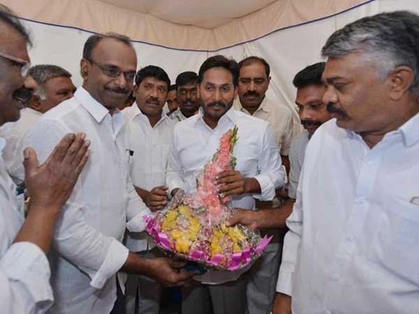 చంద్రబాబును చూసి నేర్చుకోవాలి