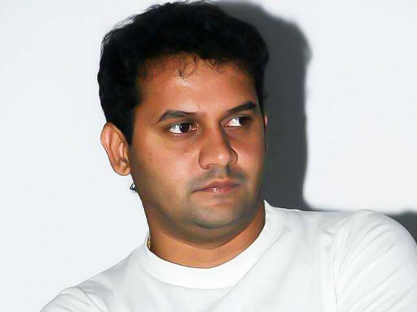 ఆధారాలు సేకరించేందుకు పోలీసులకు దూరంగా