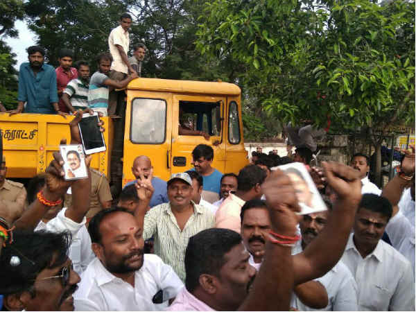 కేంద్రంలో అధికారంలో ఉన్న పార్టీకి