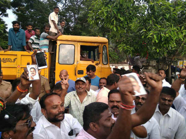 నెరవేరని డీఎంకే ఆశలు