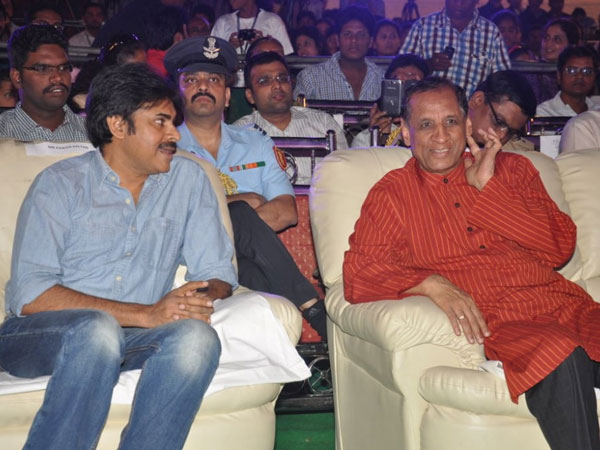 చిరంజీవితో ప్రత్యేకంగా కేసీఆర్-బాబు