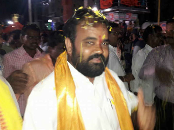 చర్చలు సాగిస్తున్న టీడీపీ మాజీ ఎమ్మెల్యేలు