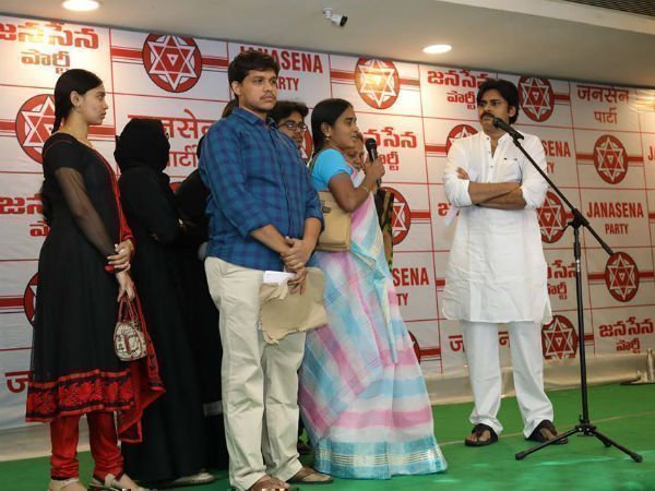 వరుస ట్వీట్లు