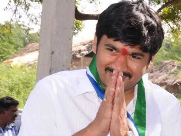 పోటీ చేయాలని ఆయనపై ఒత్తిడి...
