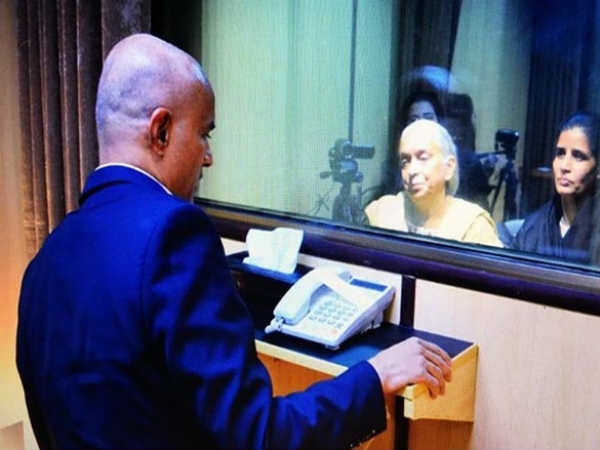 భయాందోళనకు గురైన జాదవ్...