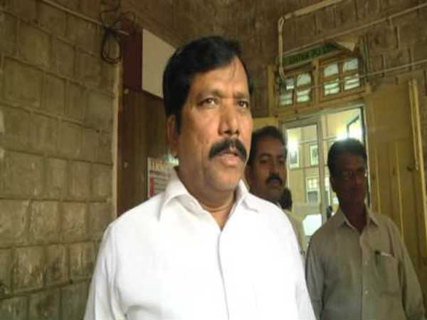 ఫ్యాక్షన్ అంతం కావాలని రవి కోరుకొన్నారు.